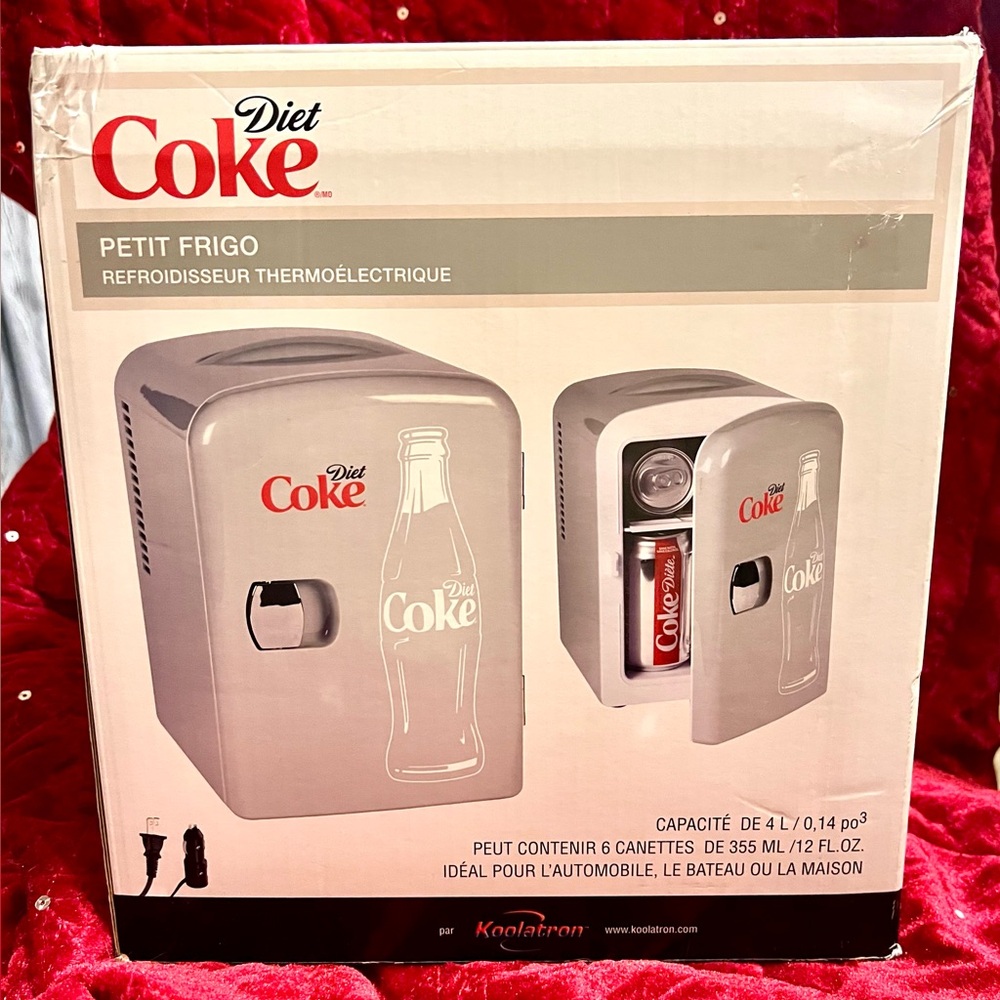 Koolatron Diet Coke Mini Fridge - Picture 8 of 12